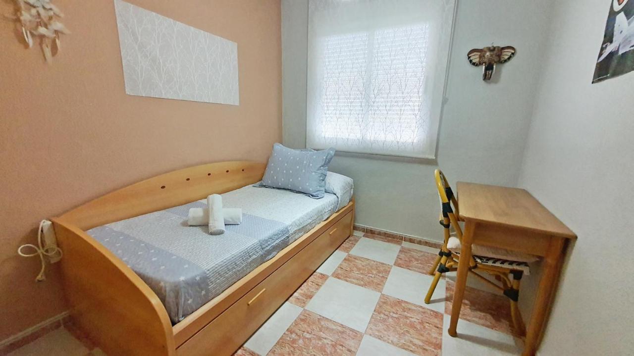 LES GAVINES - MIRAMAR Alquiler solo Familias Apartamento Exterior foto